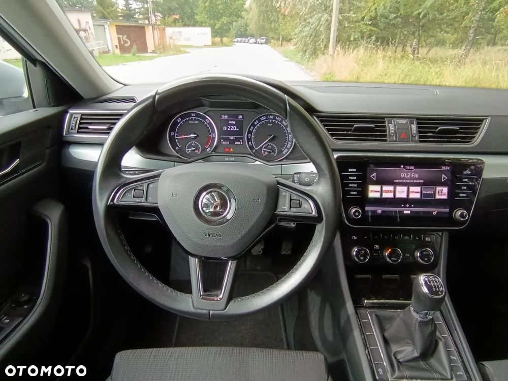 Skoda Superb 2.0 TDI Ambition - 27