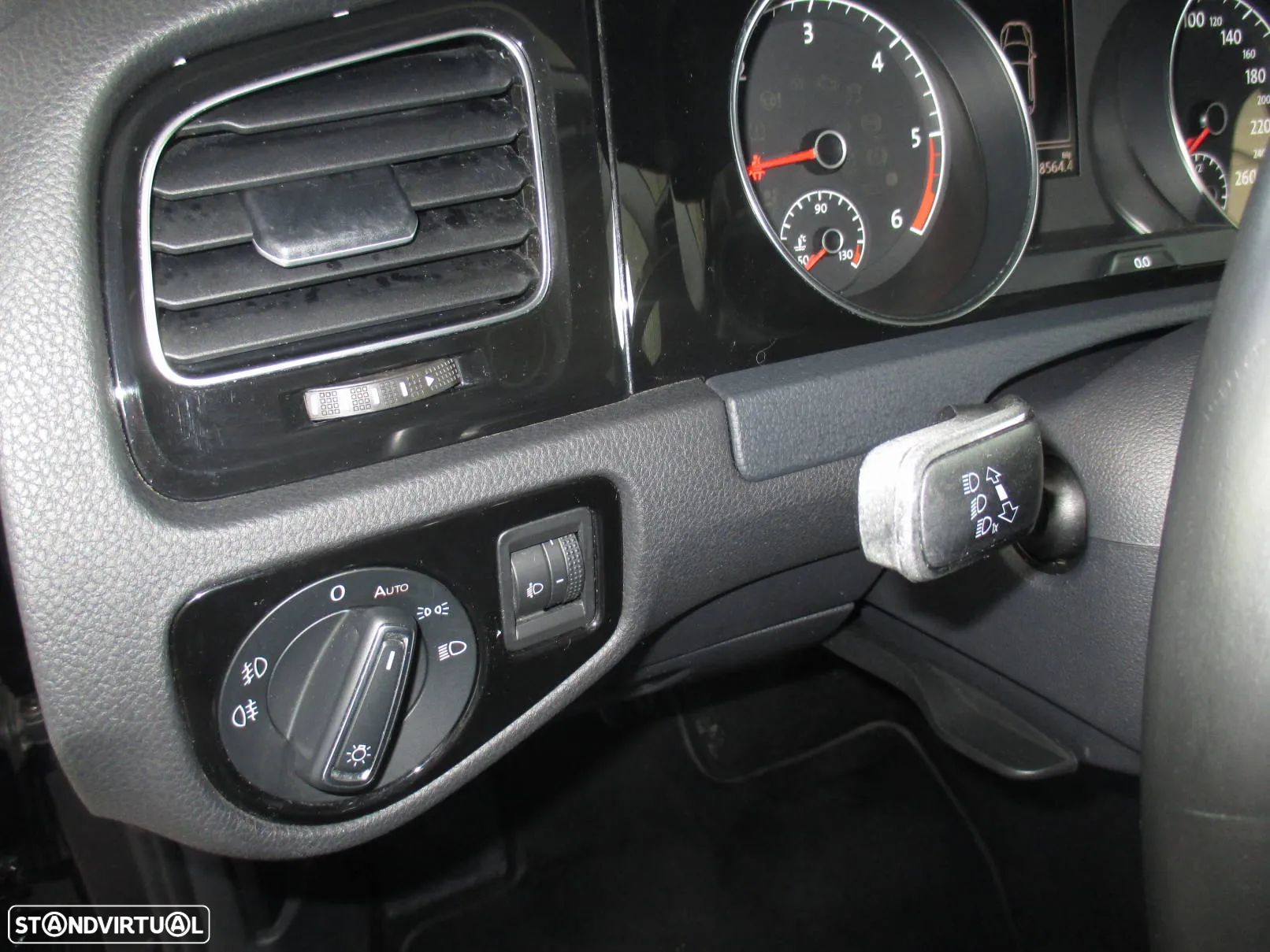 VW Golf 1.6 TDi Highline - 11