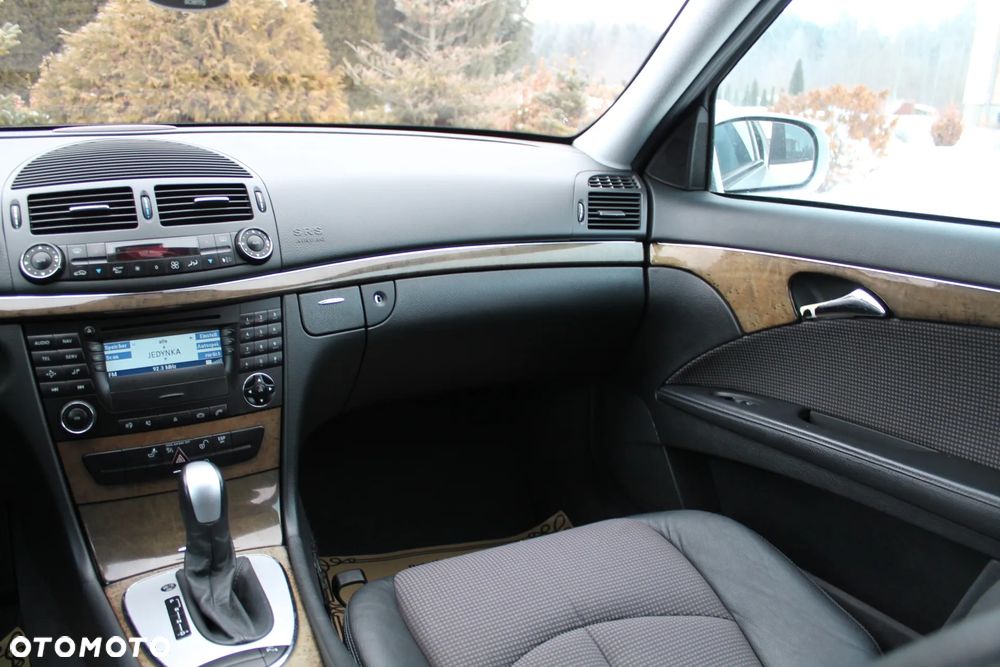 Mercedes-Benz Klasa E 240 4Matic Avantgarde - 28