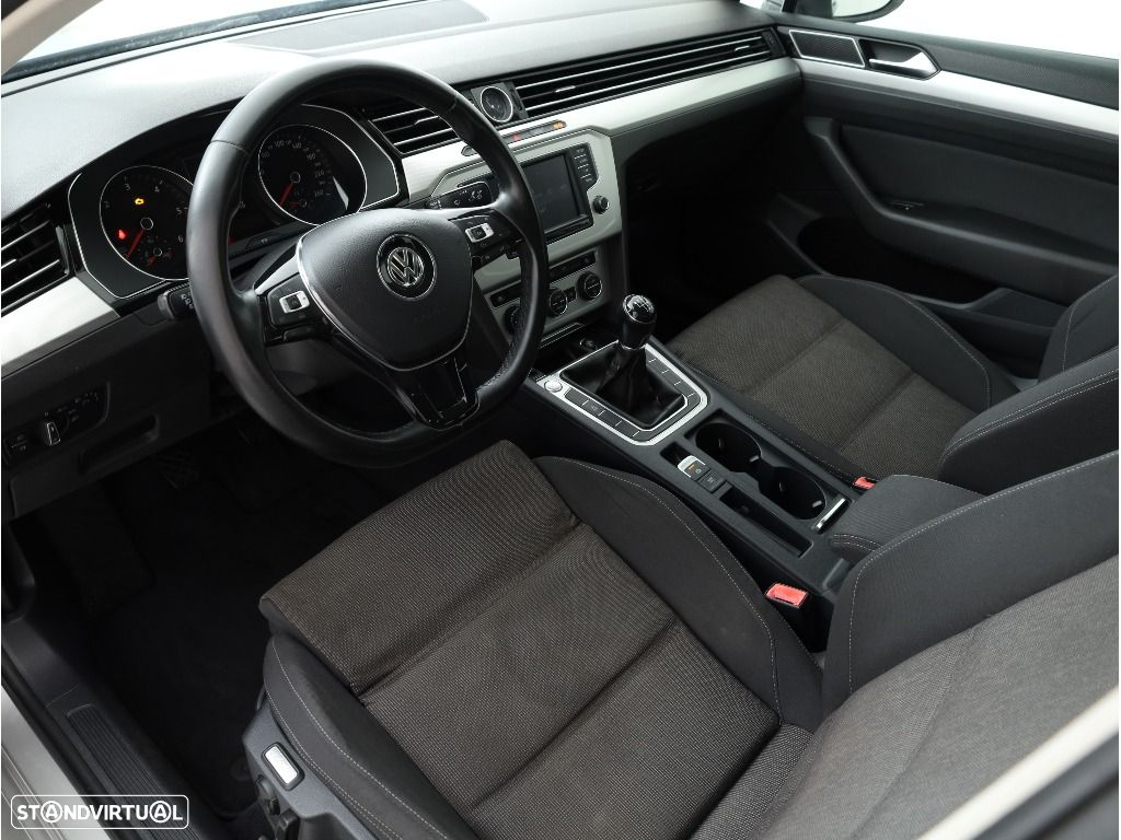 VW Passat 2.0 TDI Confortline - 13