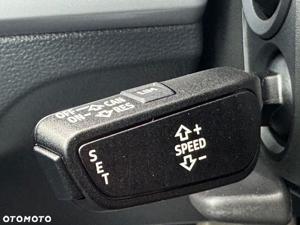 Audi Q5 50 TFSIe quattro S tronic S line business - 37