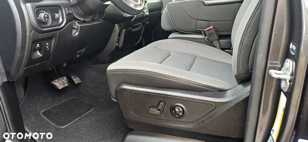 RAM 1500 Crew Cab Shortbed Bighorn - 15