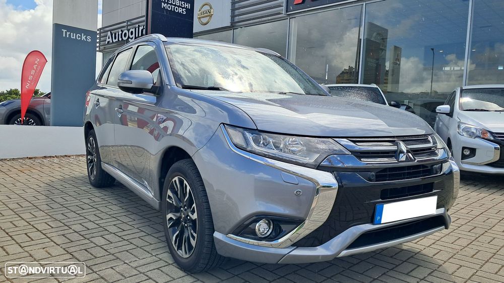 Mitsubishi Outlander 2.0 Instyle Navi - 2