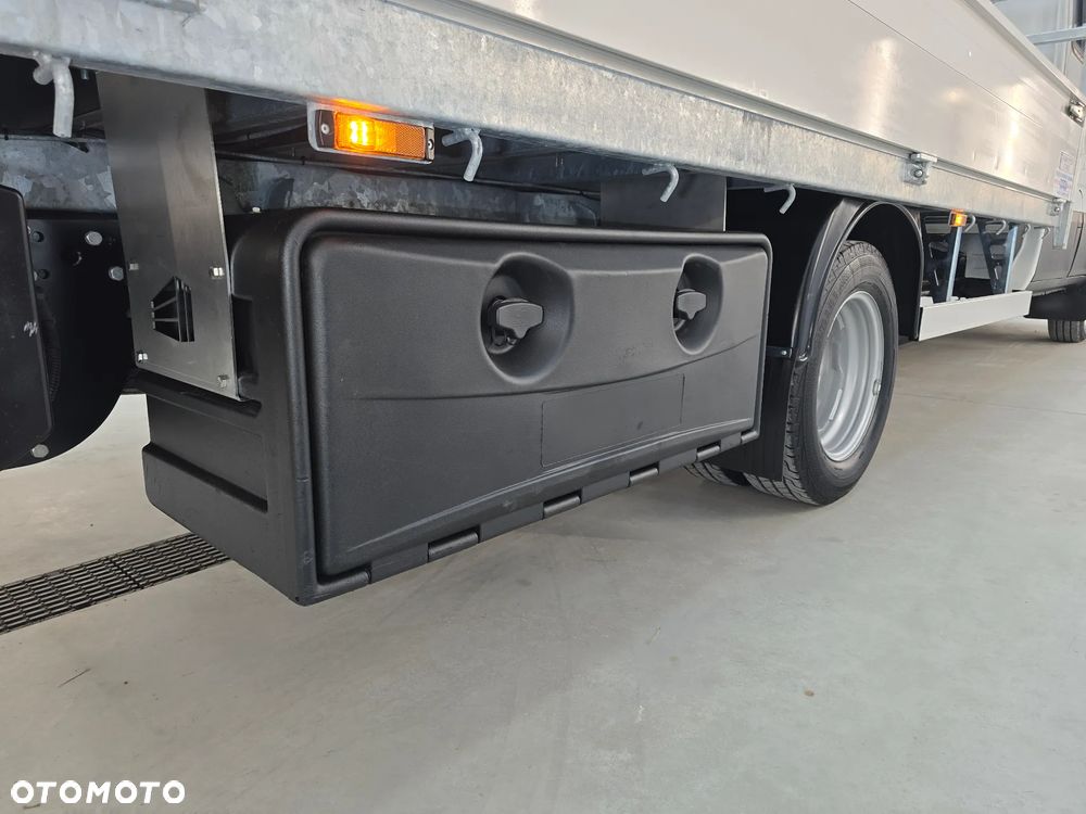 Iveco DAILY 50C18 / 35C18 DOKA SKRZYNIA DŁUGA3,81cm + SKRZYNIA NA NARZĘDZIA DEMONTOWANA HAK 3500Kg TEMPOMAT KLIMA 31 Tyś km SERWIS DO OSTATNIEGO Km ASO IVECO NA GWARANCJI - 26