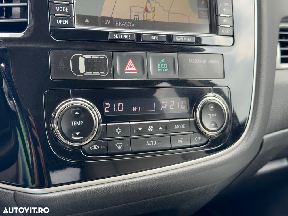 Mitsubishi Outlander 2.0 4WD Top - 23