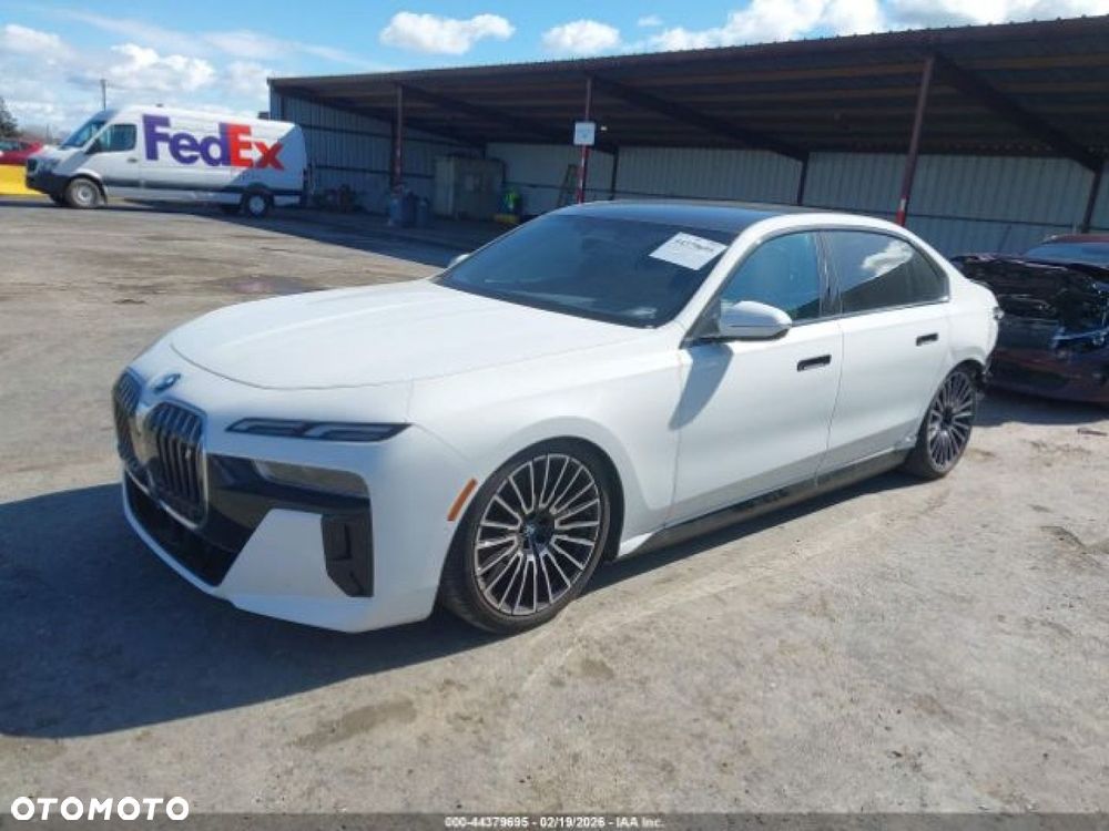 BMW i7 - 2