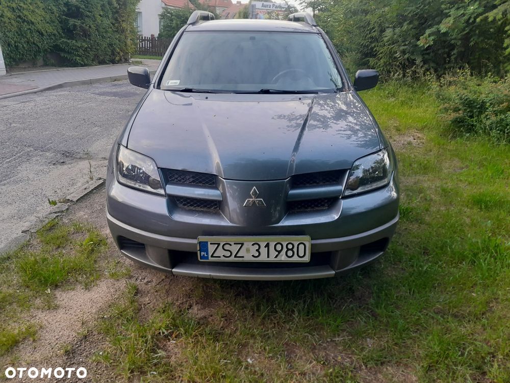 Mitsubishi Outlander - 1