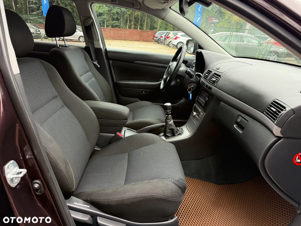 Toyota Avensis 2.0 D-4D - 8
