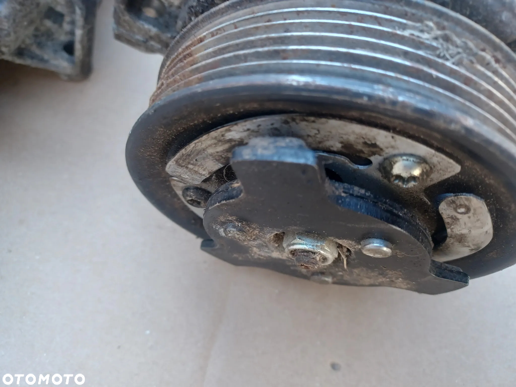 SPRĘŻARKA KLIMATYZACJI VW 5N0820803A - 5
