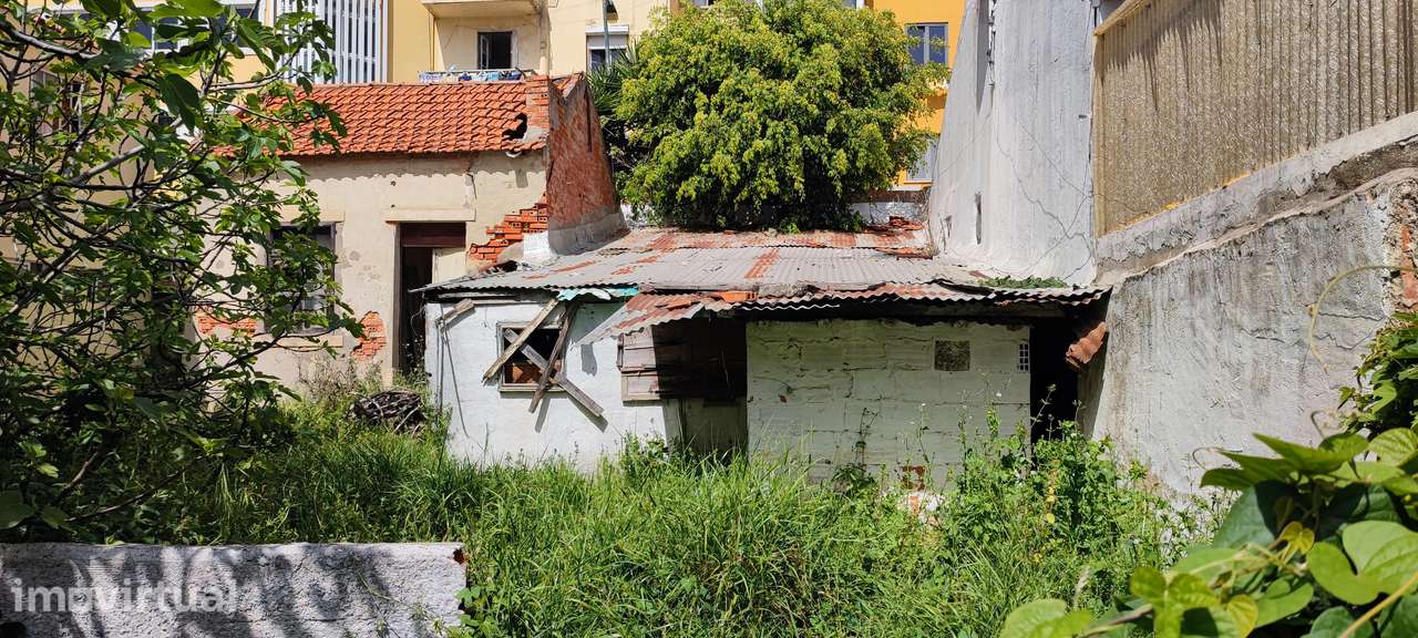 Moradia para reabilitação total junto à Av Roma - Grande imagem: 2/2