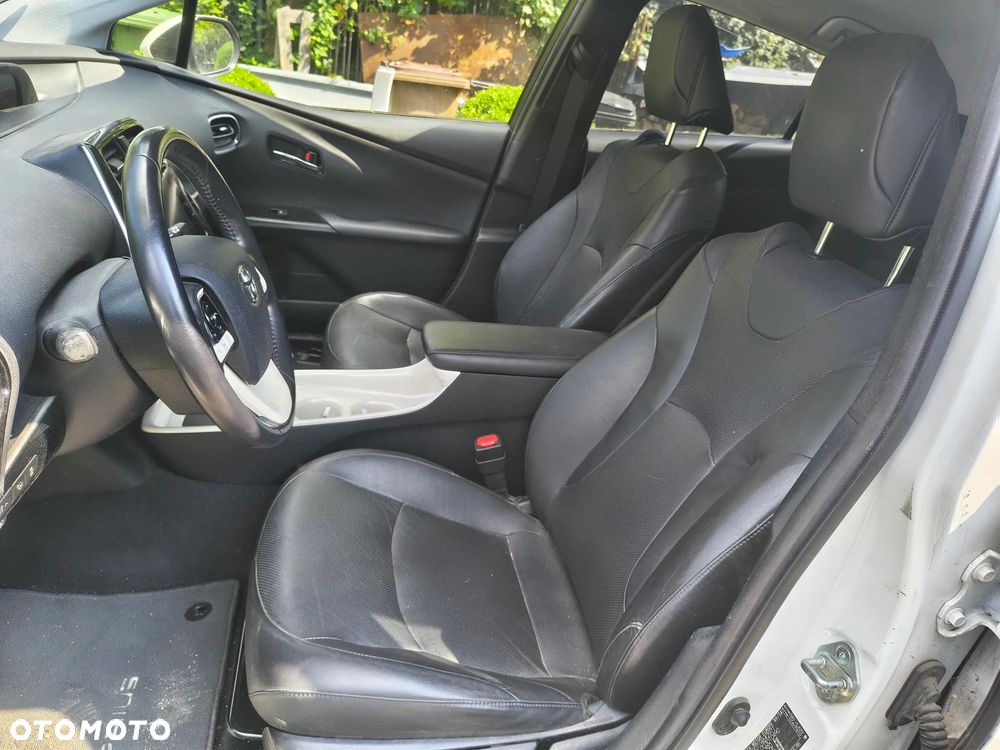 Toyota Prius (Hybrid) - 7