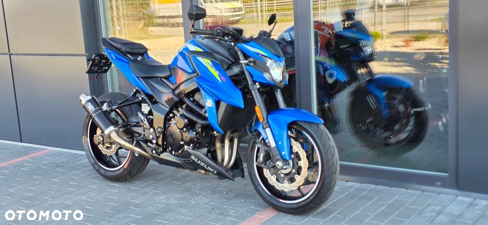 Suzuki GSX - 6