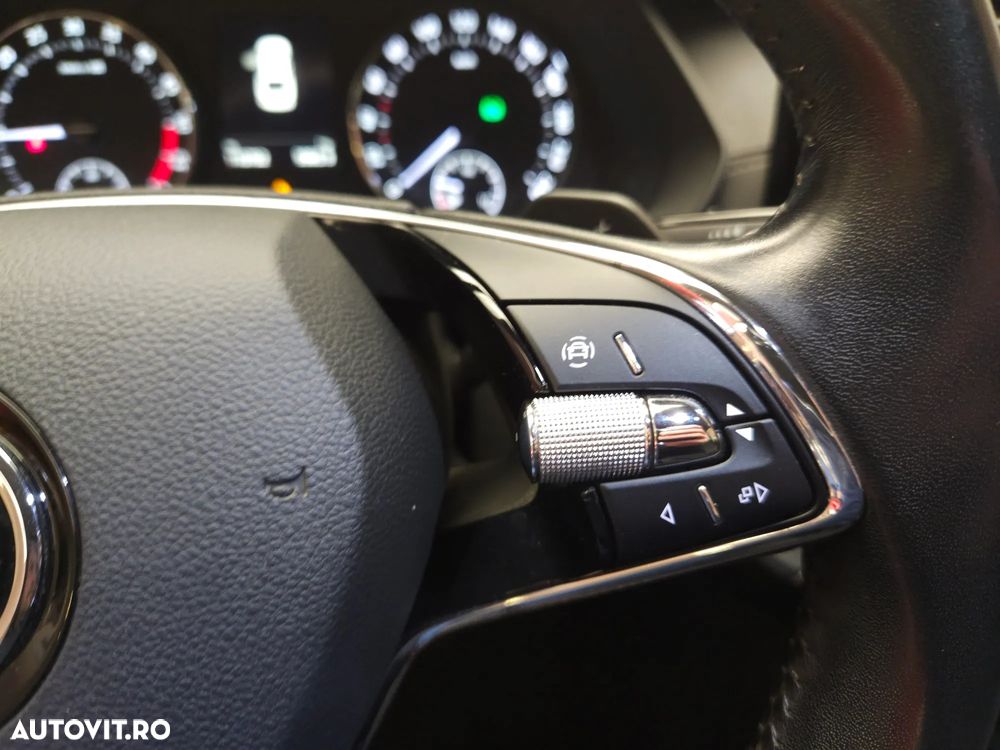 Skoda Octavia 2.0 TDI DSG Ambition - 23