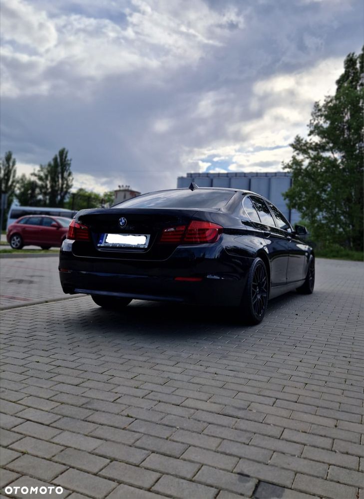 BMW Seria 5 525d xDrive - 3