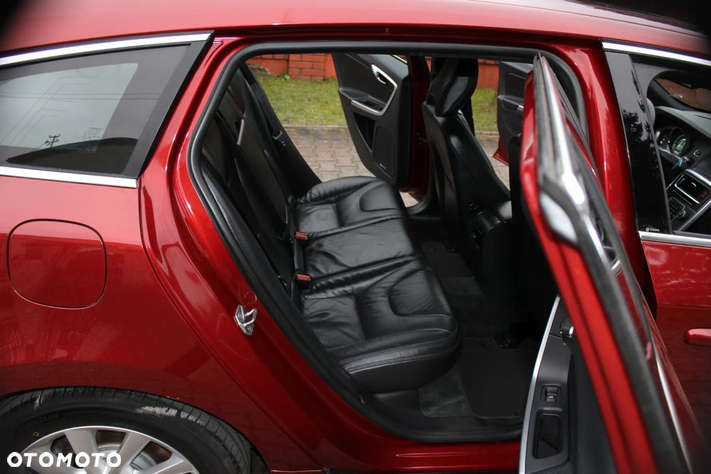 Volvo V60 D5 Geartronic Summum - 12