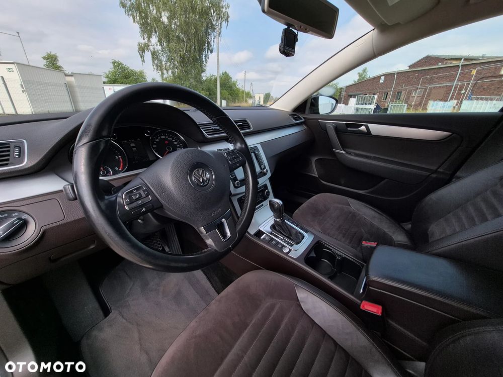 Volkswagen Passat - 12