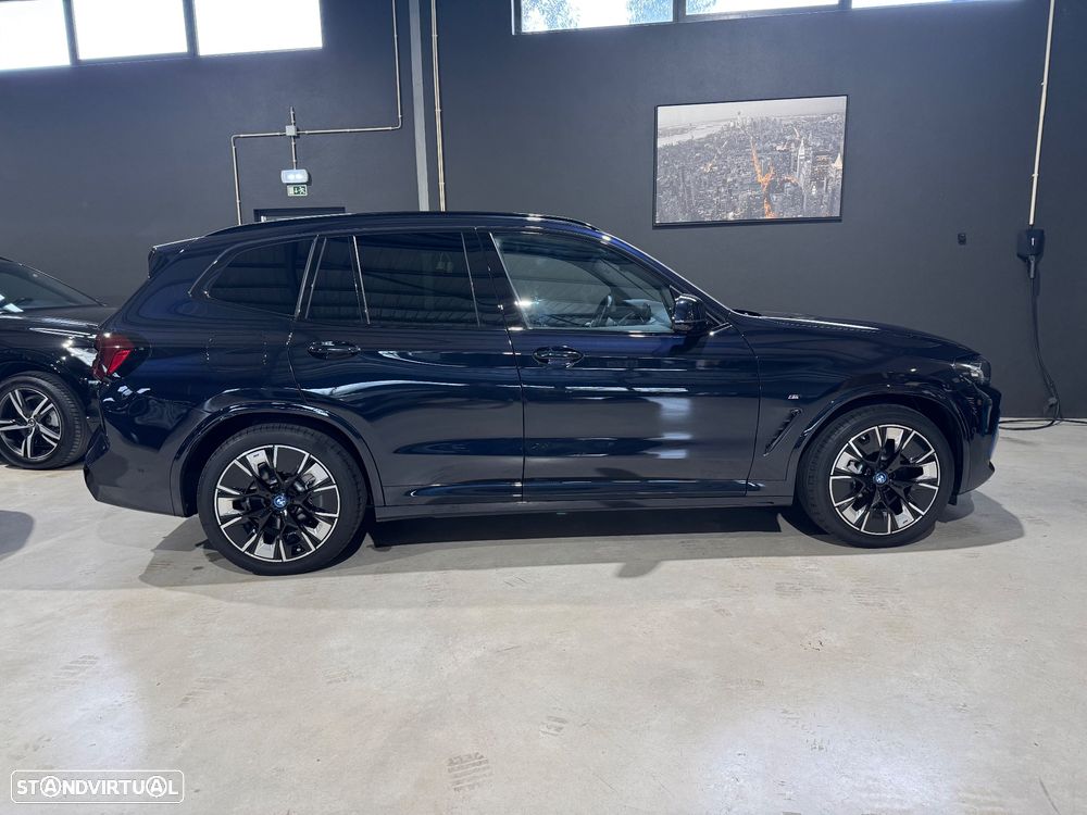 BMW iX3 M Sport Impressive - 13