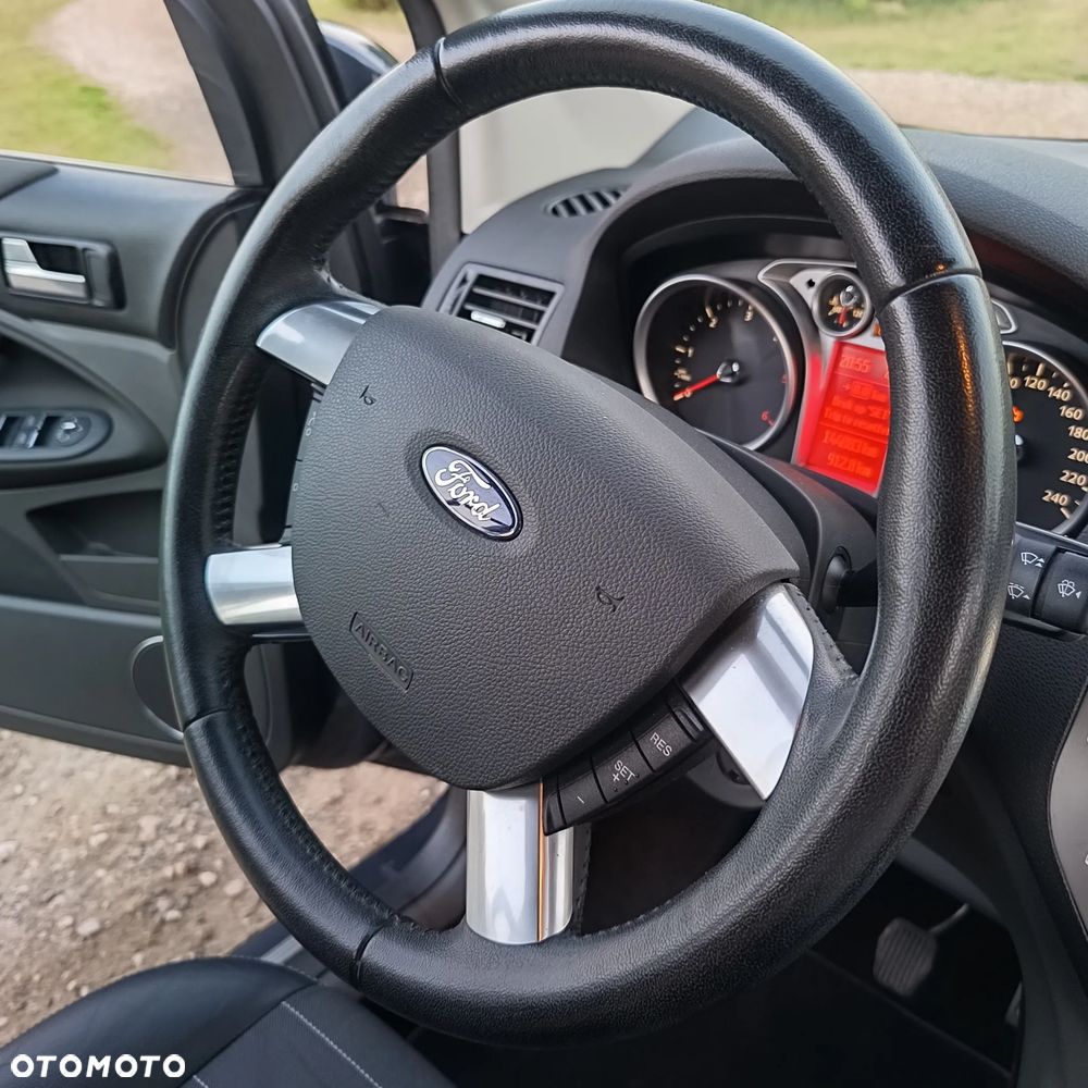 Ford Kuga 2.0 TDCi 2x4 Titanium - 33