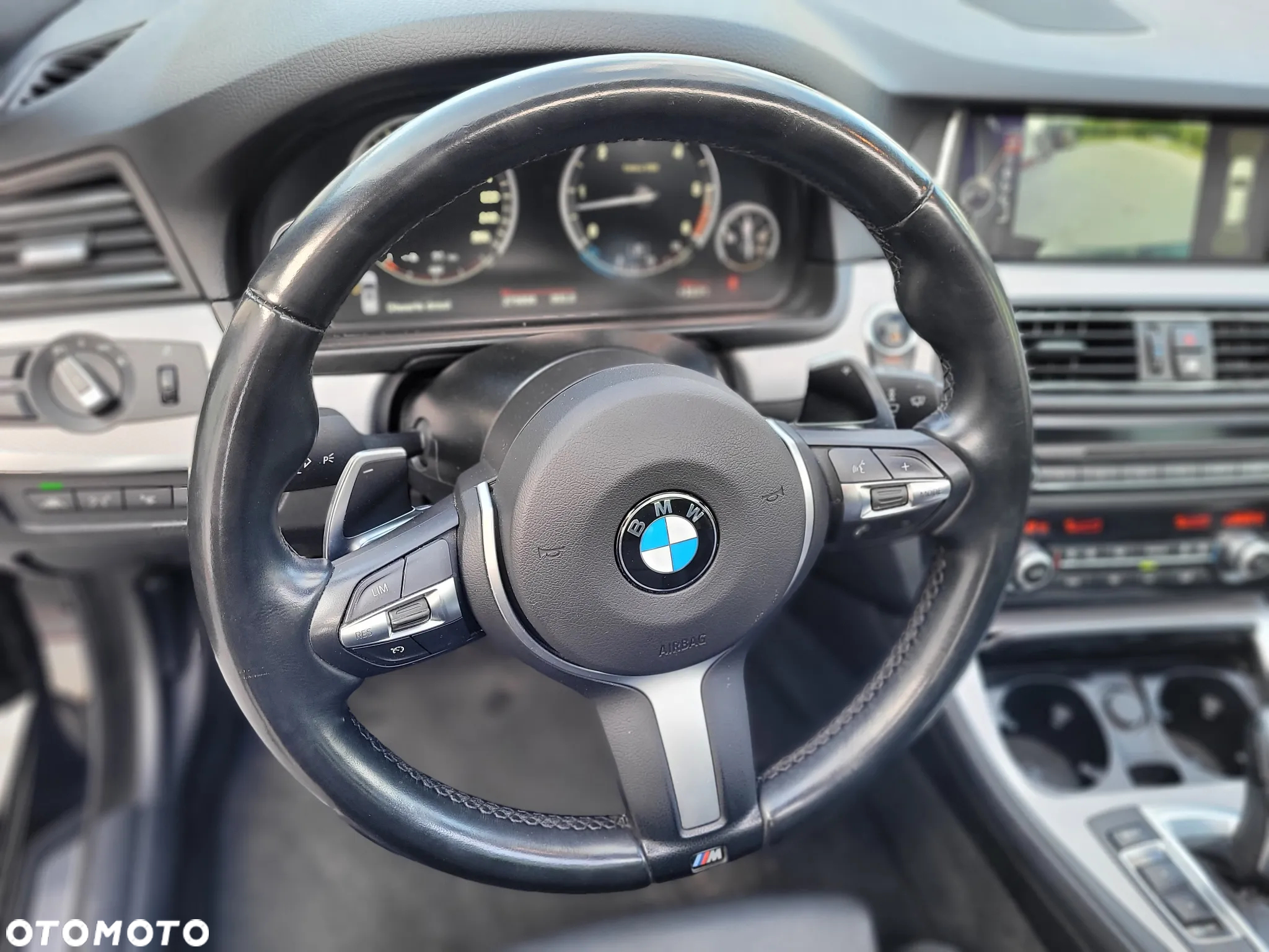 BMW Seria 5 530d xDrive Touring - 28