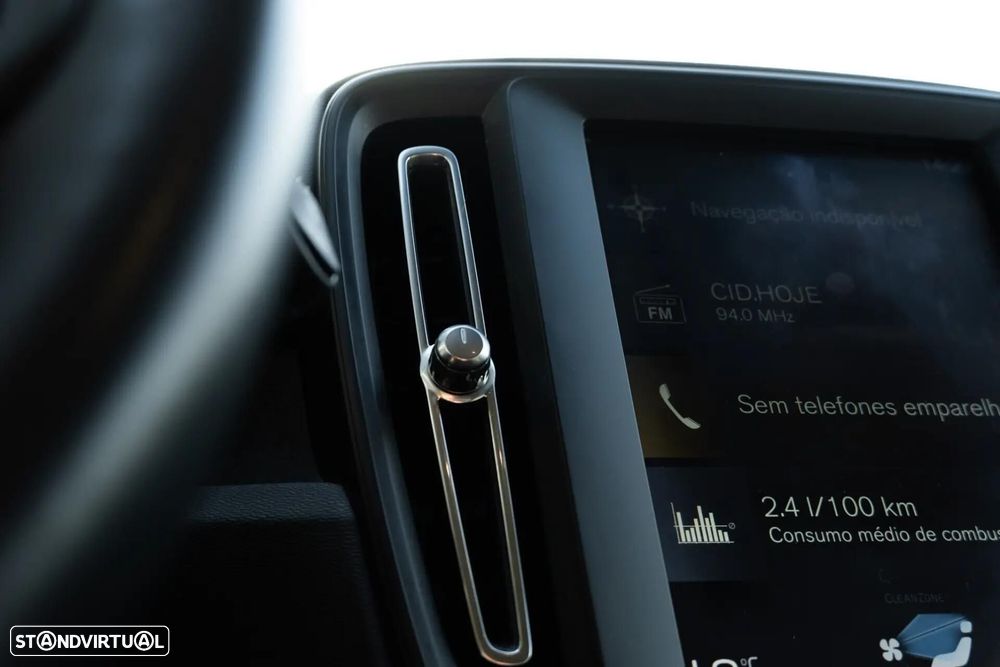 Volvo XC 40 2.0 D3 - 18