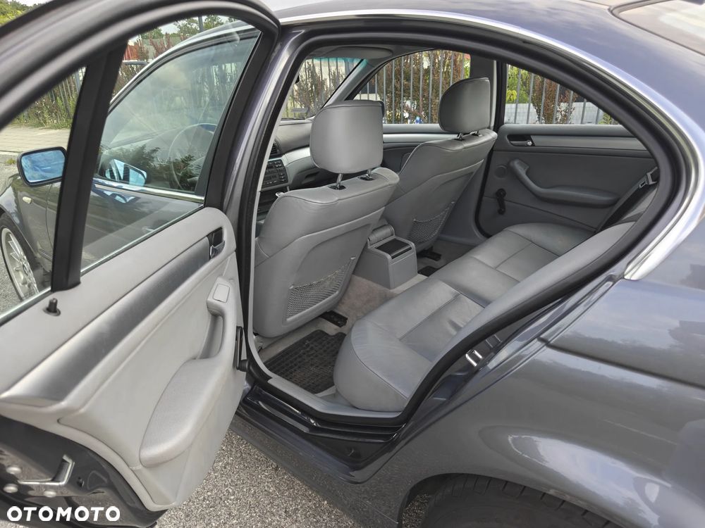 BMW Seria 3 325i - 22