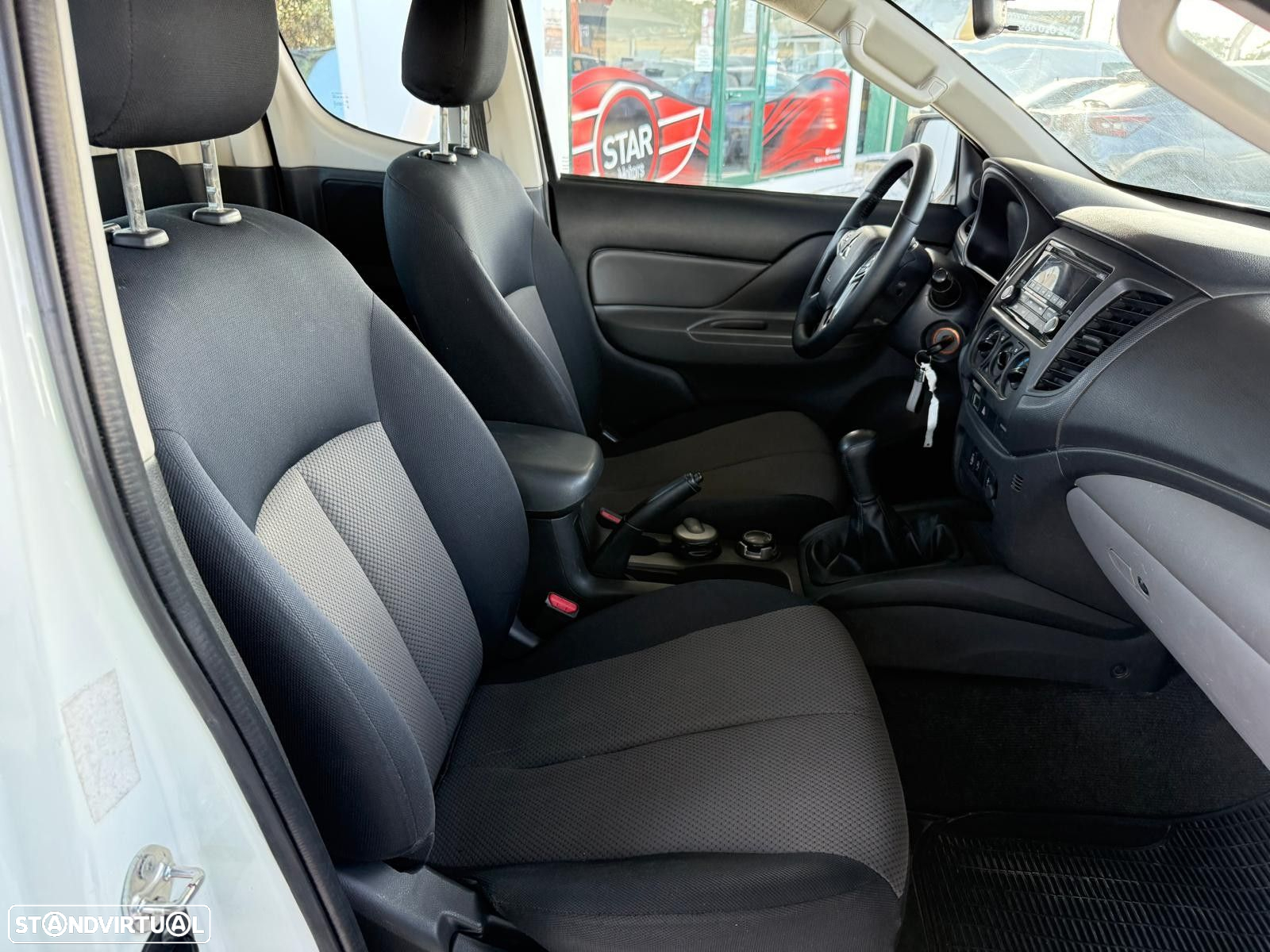 Mitsubishi L200 2.4 DI-D Club Campera 4WD - 19