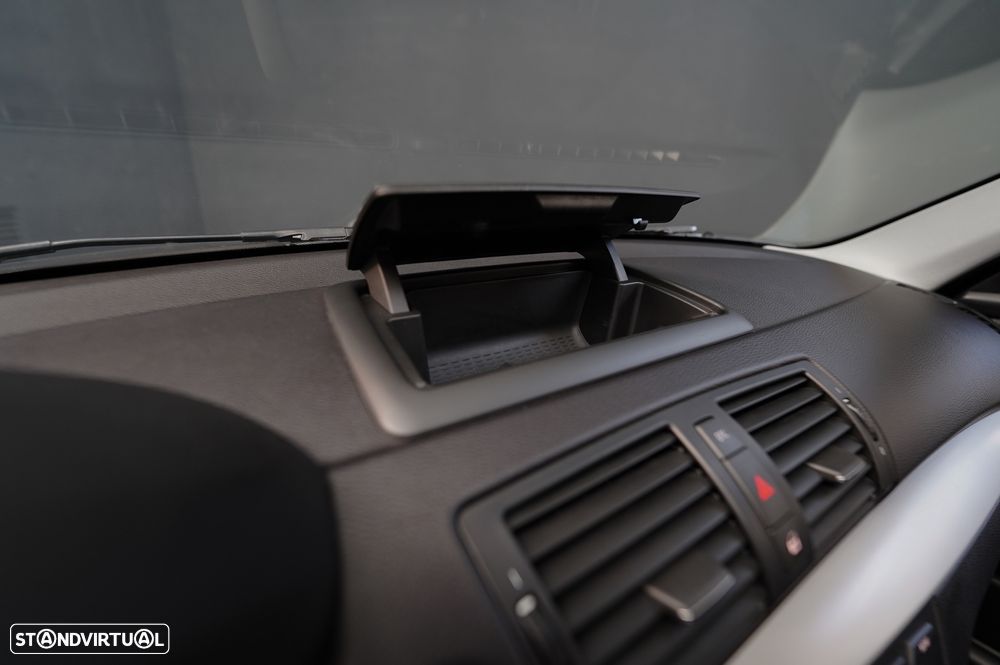 BMW 116 d Line Urban - 25