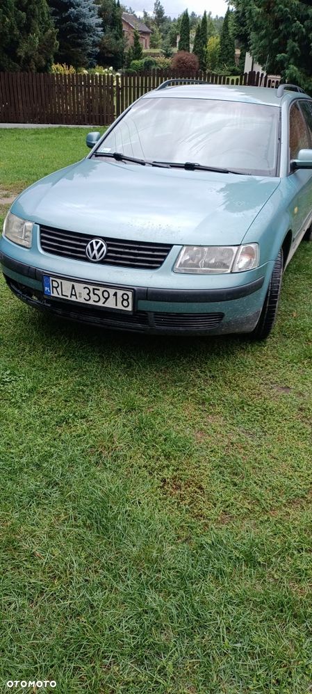 Volkswagen Passat - 1