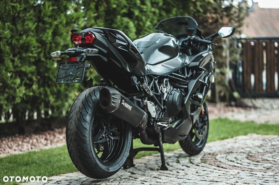 Kawasaki Ninja H2 SX - 12