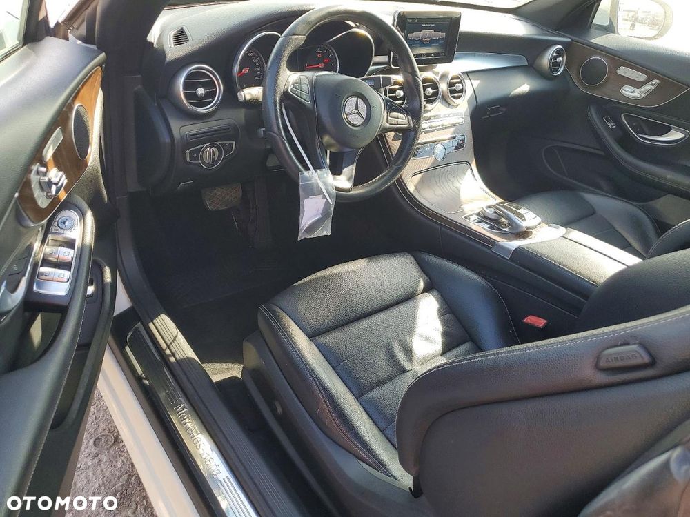 Mercedes-Benz Klasa C 300 9G-TRONIC - 9