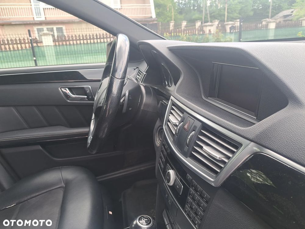 Mercedes-Benz Klasa E 220 CDI BlueEff Avantgarde - 21