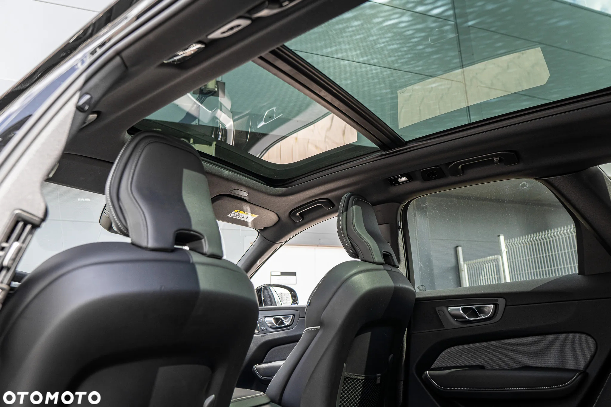 Volvo XC 60 B4 D AWD Plus Dark - 35
