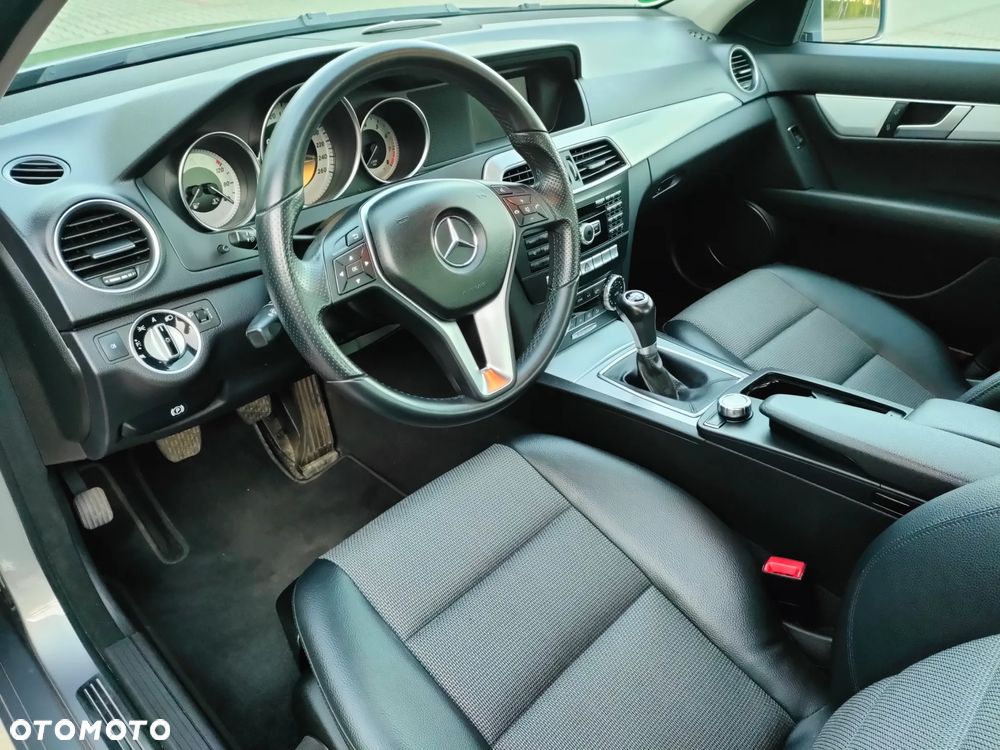 Mercedes-Benz Klasa C 180 CGI BlueEFFICIENCY Avantgarde - 10