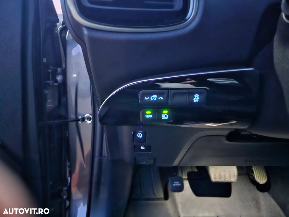 Toyota Prius Plug-in Hybrid Executive - 16