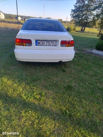 Honda Civic 1.6i LS - 2