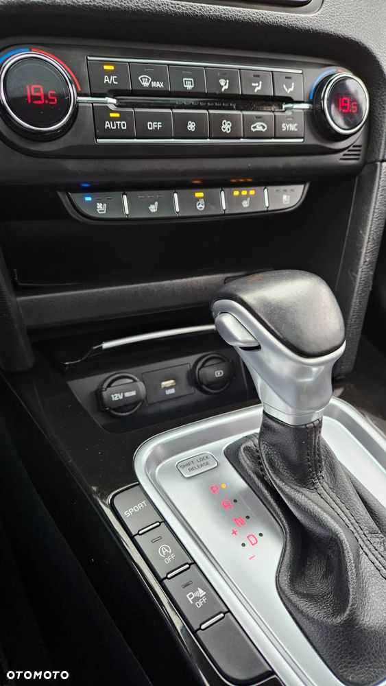 Kia Ceed SW 1.4 T-GDI DCT OPF Platinum Edition - 27