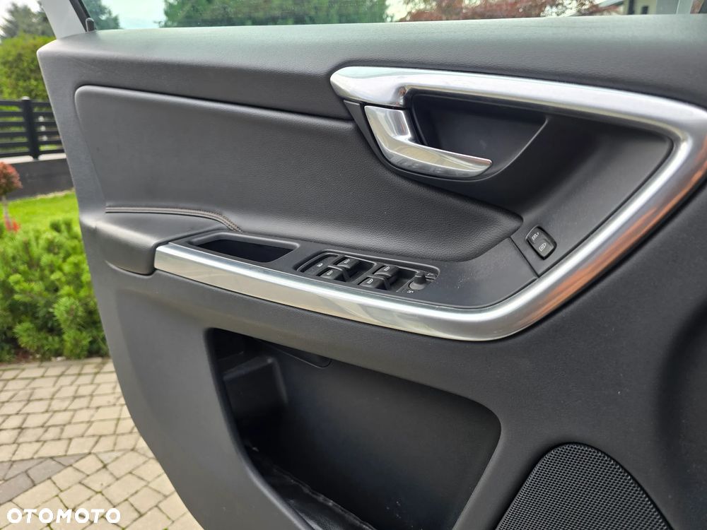Volvo XC 60 T5 AWD Drive-E Momentum - 11