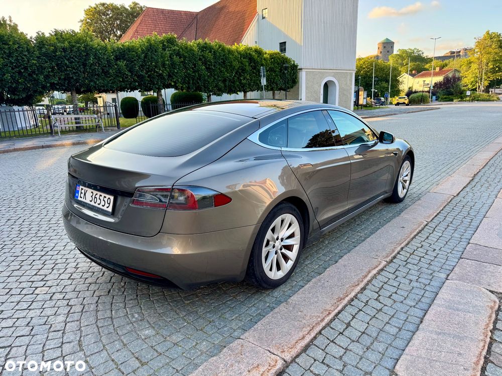 Tesla Model S - 6