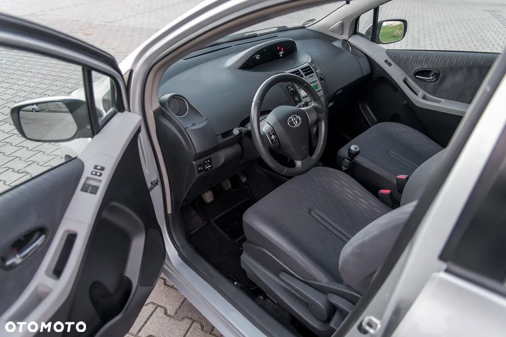Toyota Yaris - 12