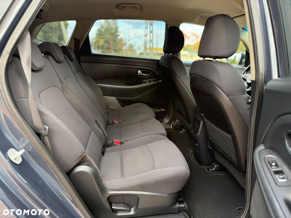 Kia Carens - 16