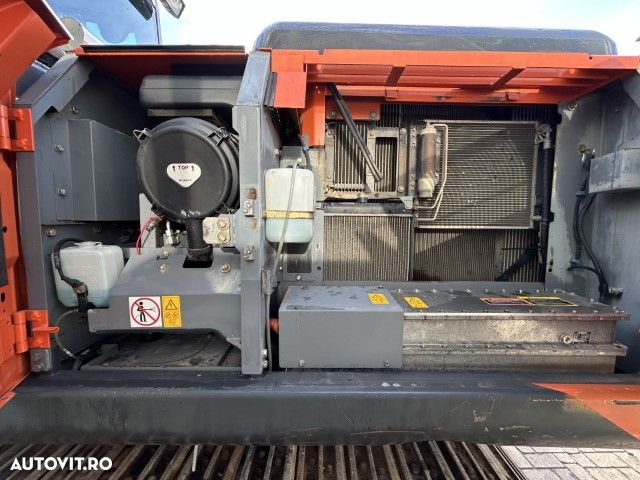 Hitachi ZH210LC-5B - 12