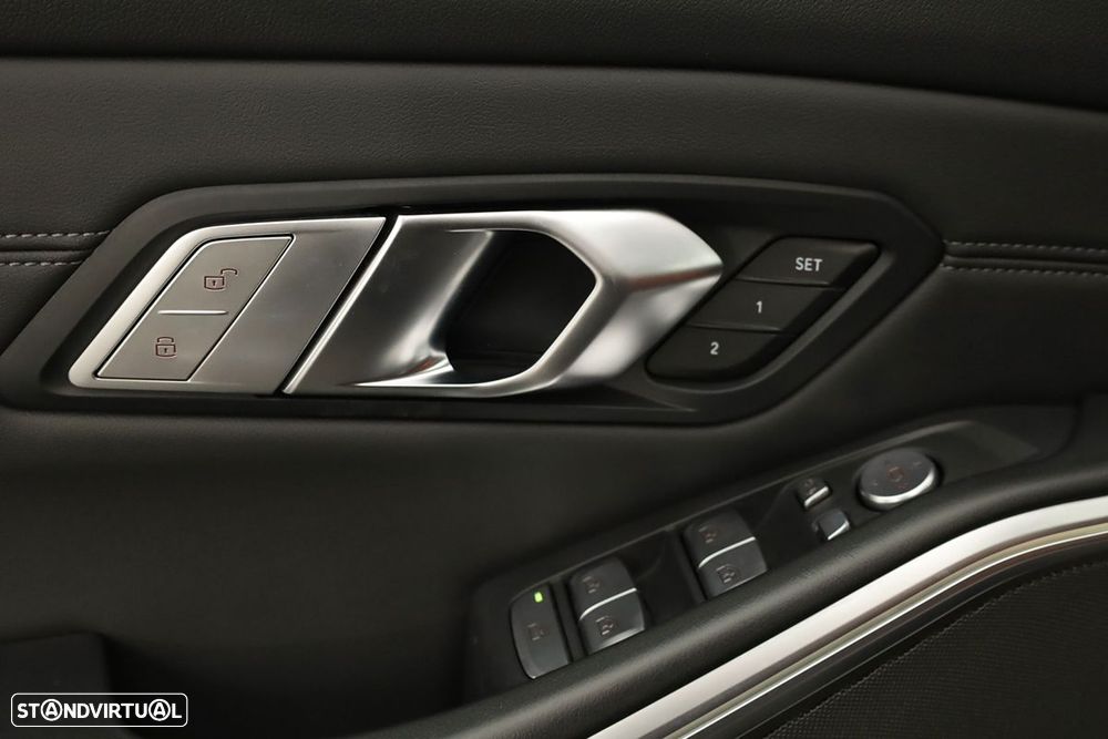 BMW M3 Competition xDrive - 27