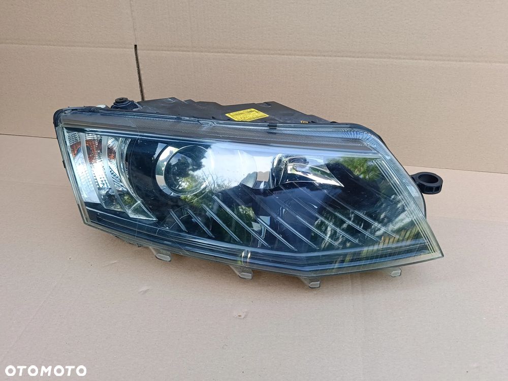 Bi-xenon prawy Skoda Octavia III 3 skrętny lampa prawa 5E1941016B