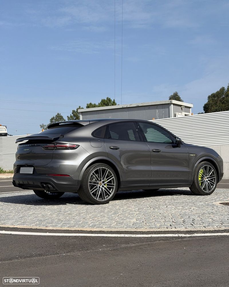 Porsche Cayenne Coupé E-Hybrid - 3