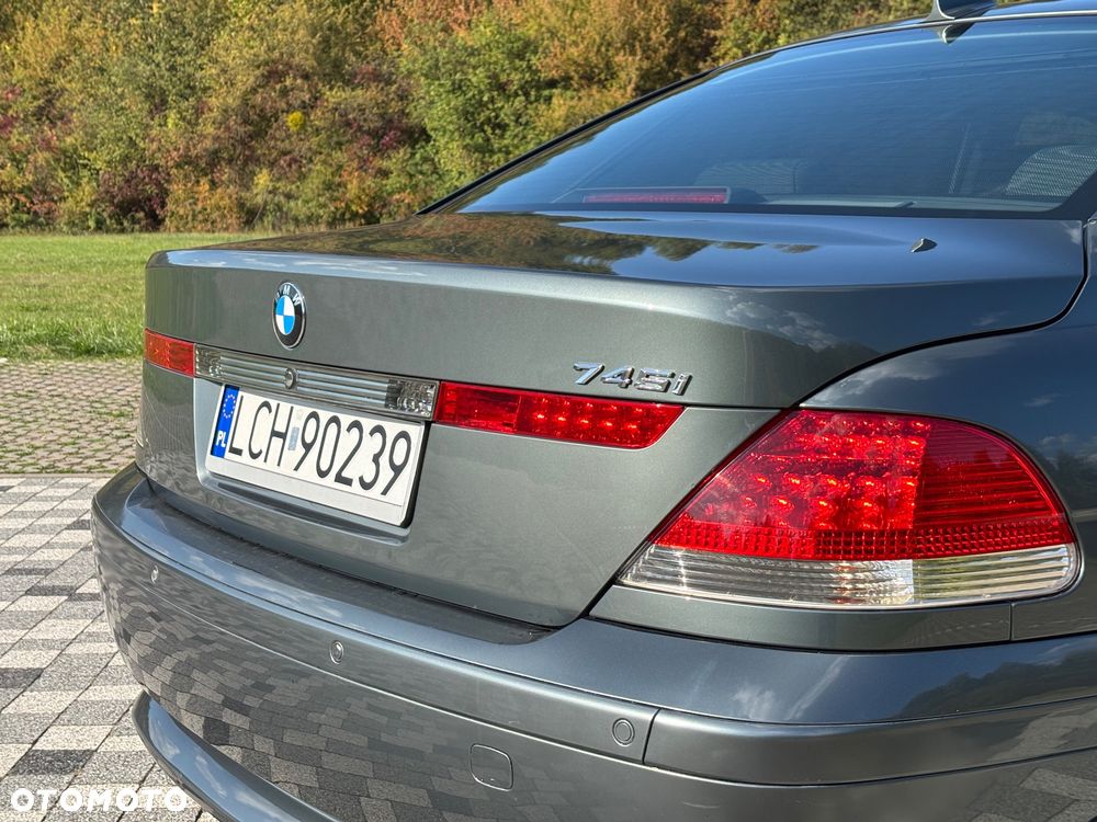 BMW Seria 7 745i - 10