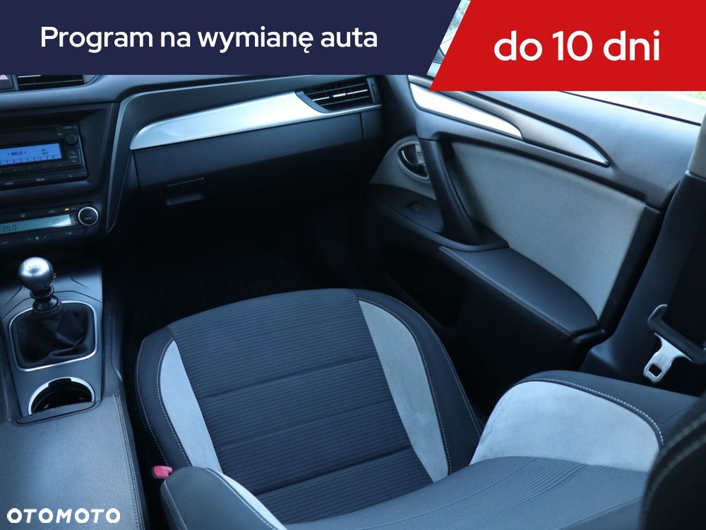 Toyota Avensis - 10