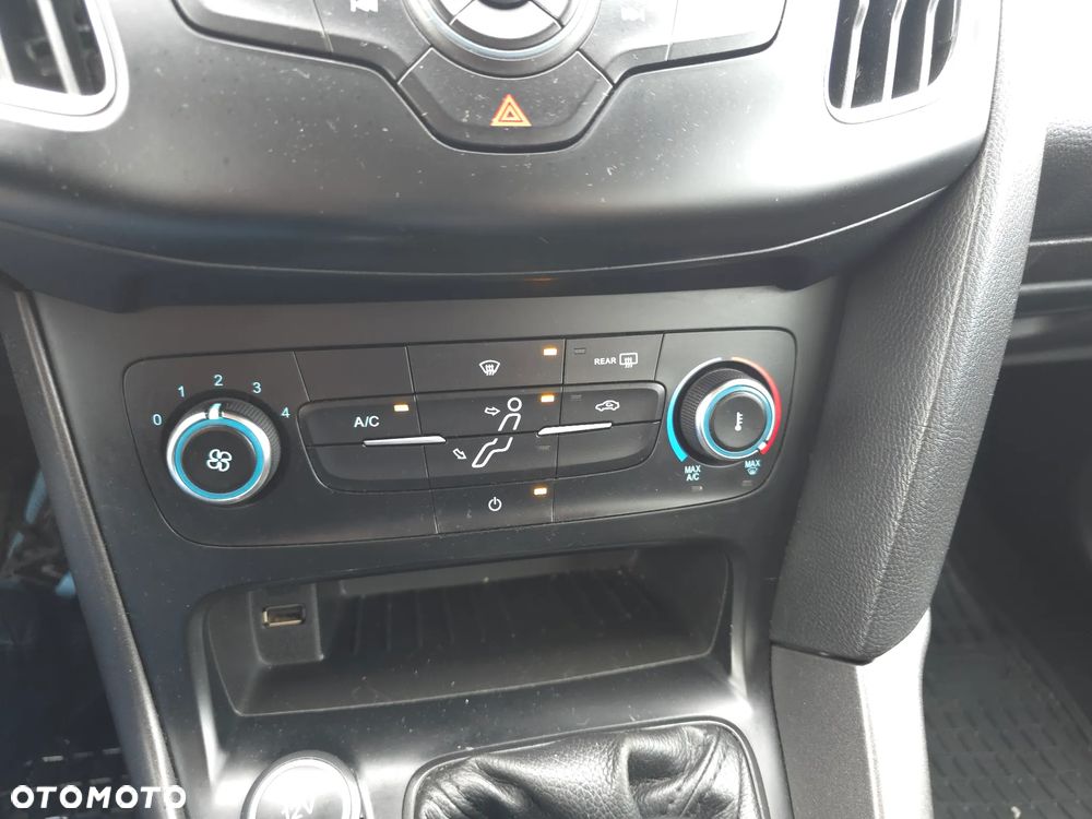 Ford Focus 1.6 Ambiente - 25