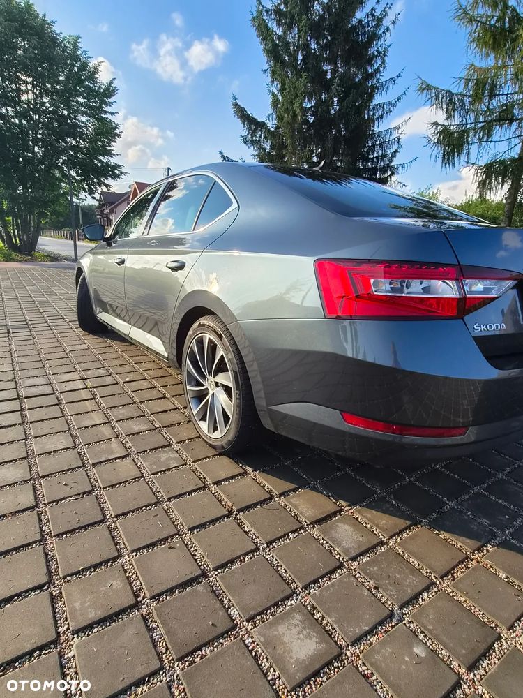 Skoda Superb 2.0 TDI 4x4 L&K DSG - 8