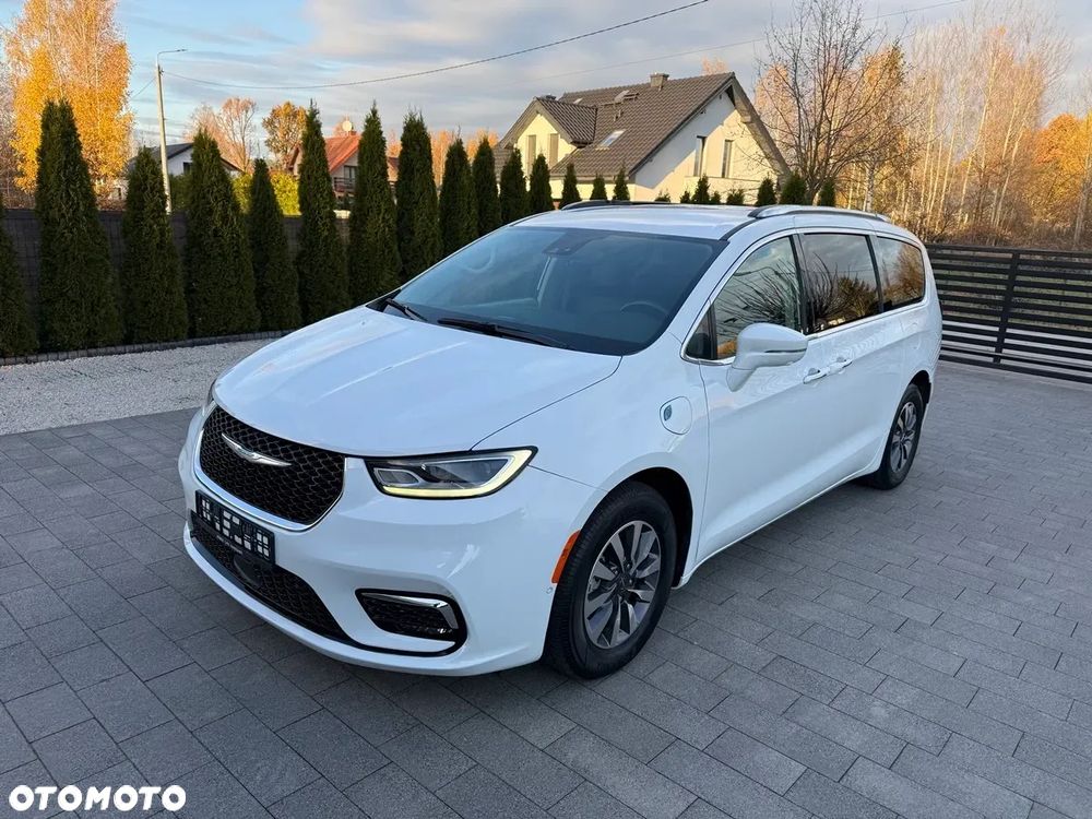 Chrysler Pacifica - 11