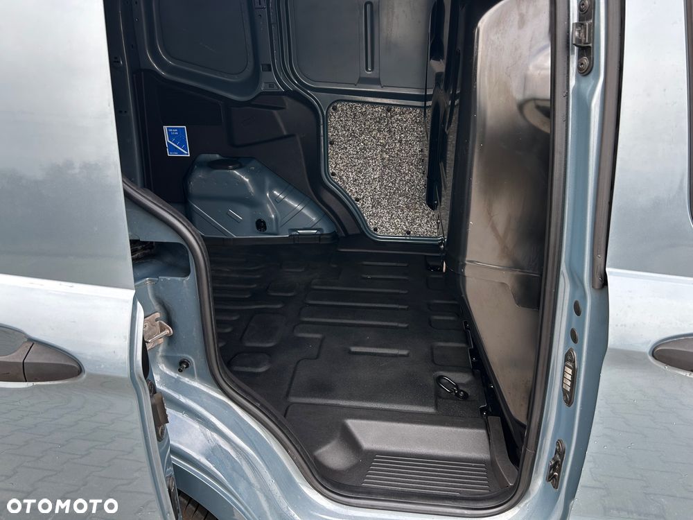 Ford Transit Courier - 15